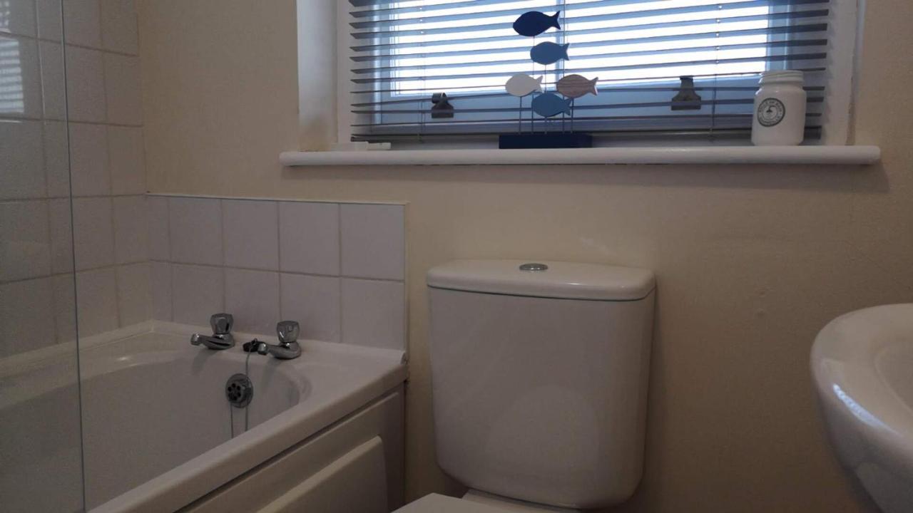 Coastal Escape Deal - 2 Bedroom House -Short Lets & Serviced Accommodation Esterno foto