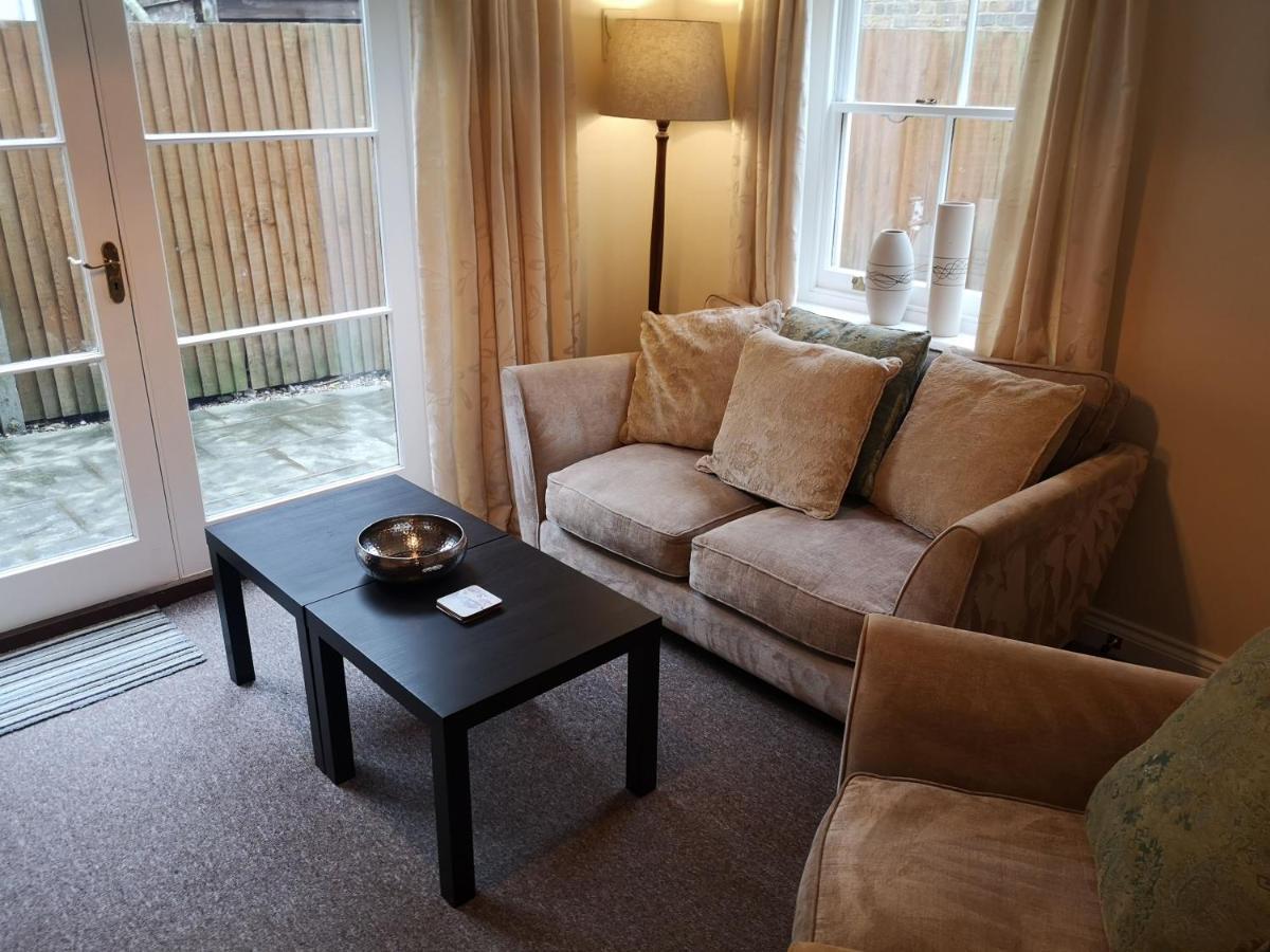 Coastal Escape Deal - 2 Bedroom House -Short Lets & Serviced Accommodation Esterno foto